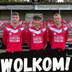 VV Sint Annaparochie maakt veld zelf klaar voor het nieuwe seizoen